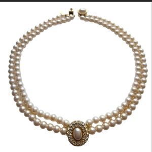 Elegant Pearl Necklace with Gold Accents